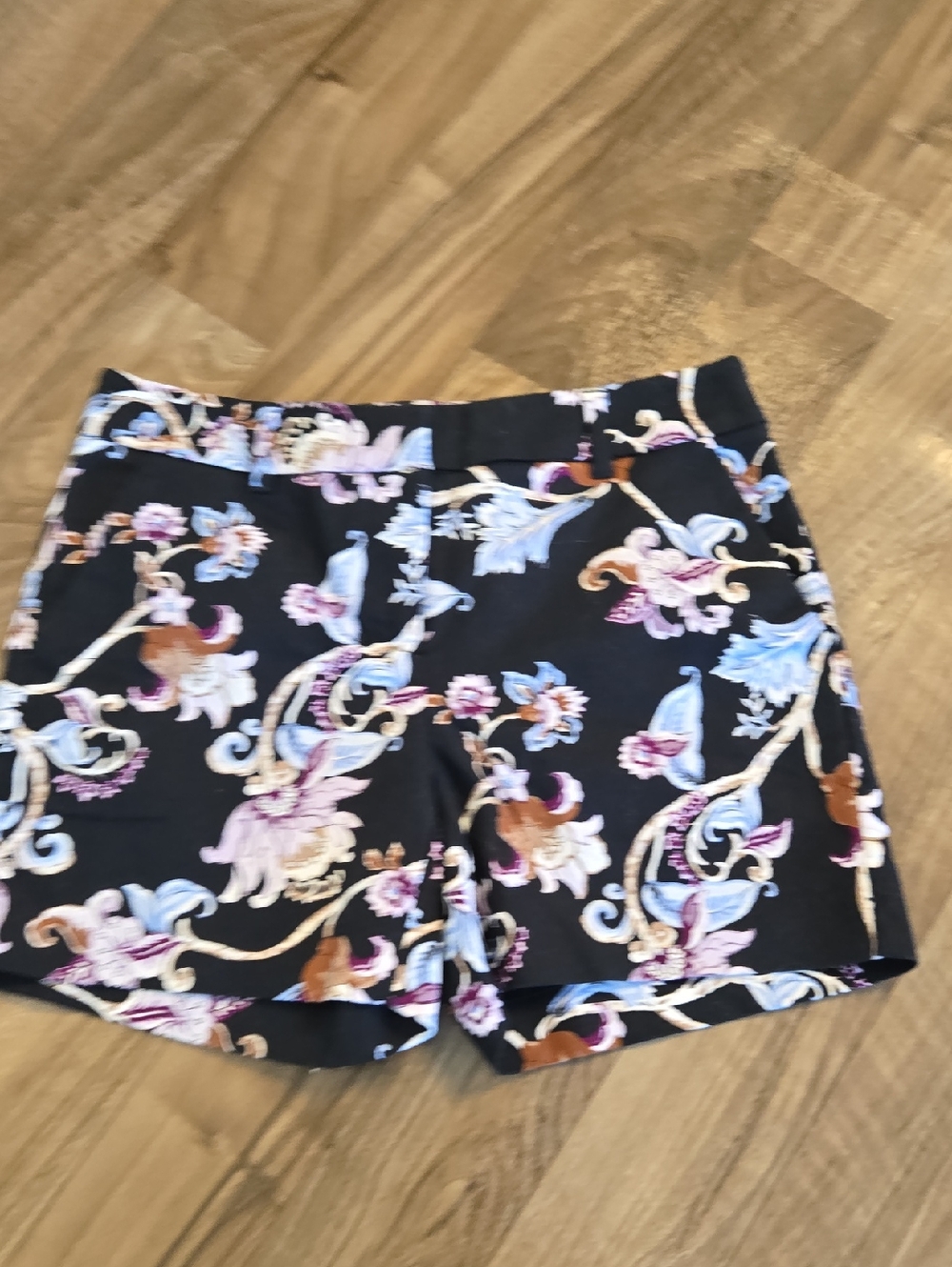 Floral Scroll Print Black Women's Shorts